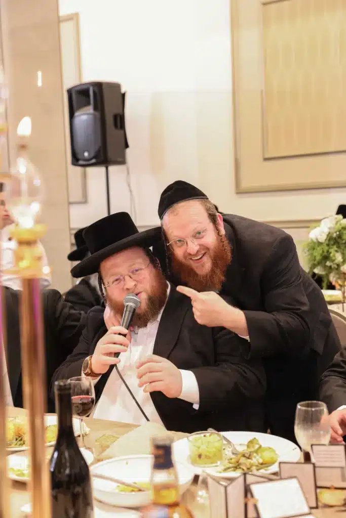 כך חגגה תעשיית המוזיקה החסידית את ה'וואך נאכט' בערב החג כך חגגה תעשיית המוזיקה החסידית את ה'וואך נאכט' בערב החג