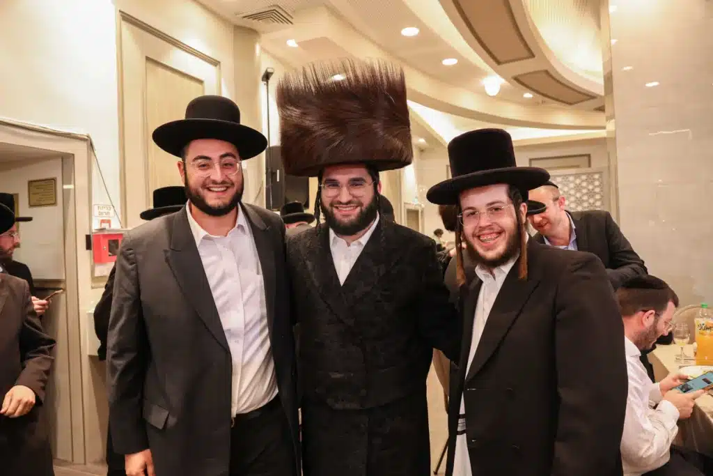 כך חגגה תעשיית המוזיקה החסידית את ה'וואך נאכט' בערב החג כך חגגה תעשיית המוזיקה החסידית את ה'וואך נאכט' בערב החג