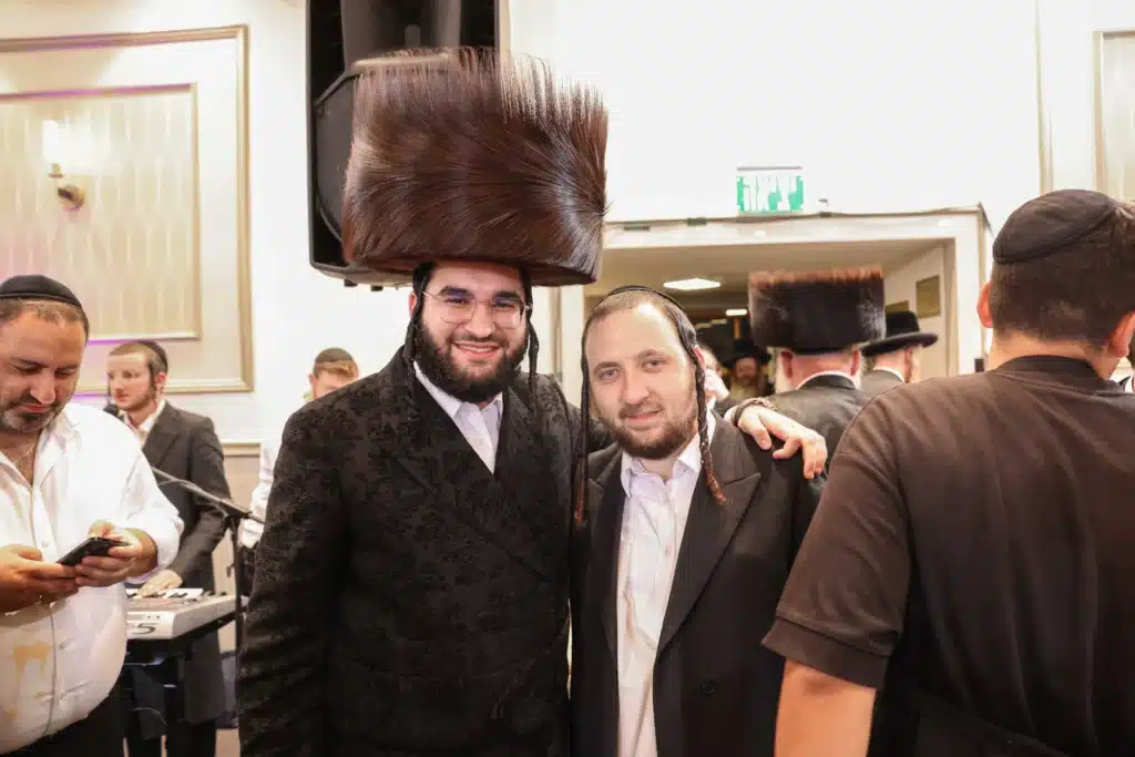 כך חגגה תעשיית המוזיקה החסידית את ה'וואך נאכט' בערב החג כך חגגה תעשיית המוזיקה החסידית את ה'וואך נאכט' בערב החג