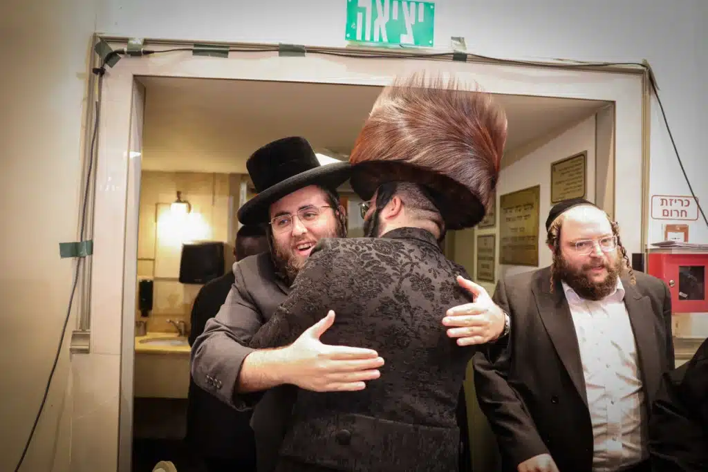כך חגגה תעשיית המוזיקה החסידית את ה'וואך נאכט' בערב החג כך חגגה תעשיית המוזיקה החסידית את ה'וואך נאכט' בערב החג