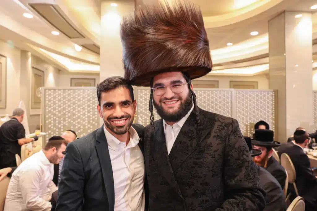 כך חגגה תעשיית המוזיקה החסידית את ה'וואך נאכט' בערב החג כך חגגה תעשיית המוזיקה החסידית את ה'וואך נאכט' בערב החג