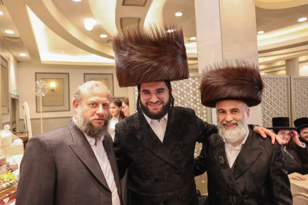 כך חגגה תעשיית המוזיקה החסידית את ה'וואך נאכט' בערב החג כך חגגה תעשיית המוזיקה החסידית את ה'וואך נאכט' בערב החג
