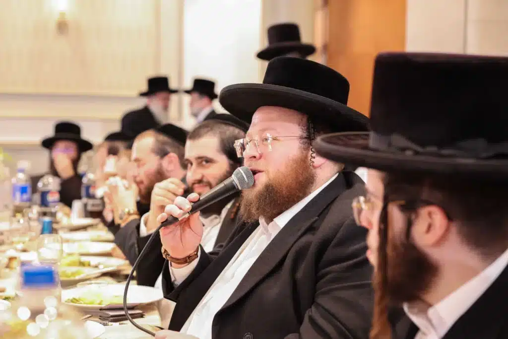 כך חגגה תעשיית המוזיקה החסידית את ה'וואך נאכט' בערב החג כך חגגה תעשיית המוזיקה החסידית את ה'וואך נאכט' בערב החג