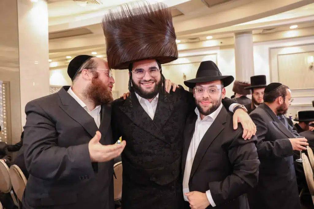 כך חגגה תעשיית המוזיקה החסידית את ה'וואך נאכט' בערב החג כך חגגה תעשיית המוזיקה החסידית את ה'וואך נאכט' בערב החג