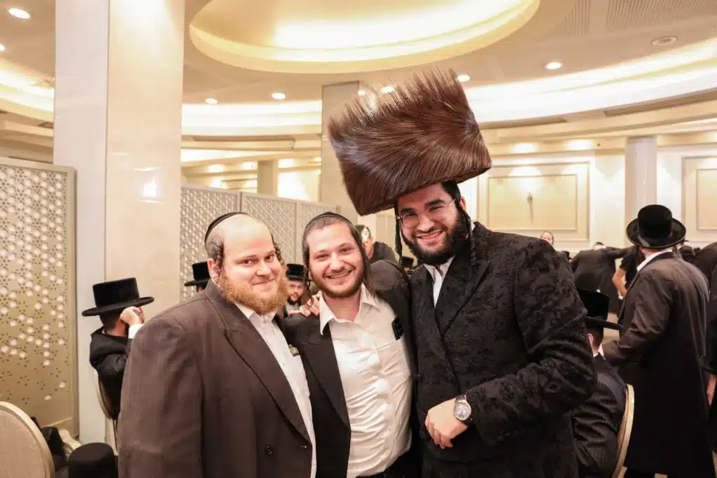 כך חגגה תעשיית המוזיקה החסידית את ה'וואך נאכט' בערב החג כך חגגה תעשיית המוזיקה החסידית את ה'וואך נאכט' בערב החג
