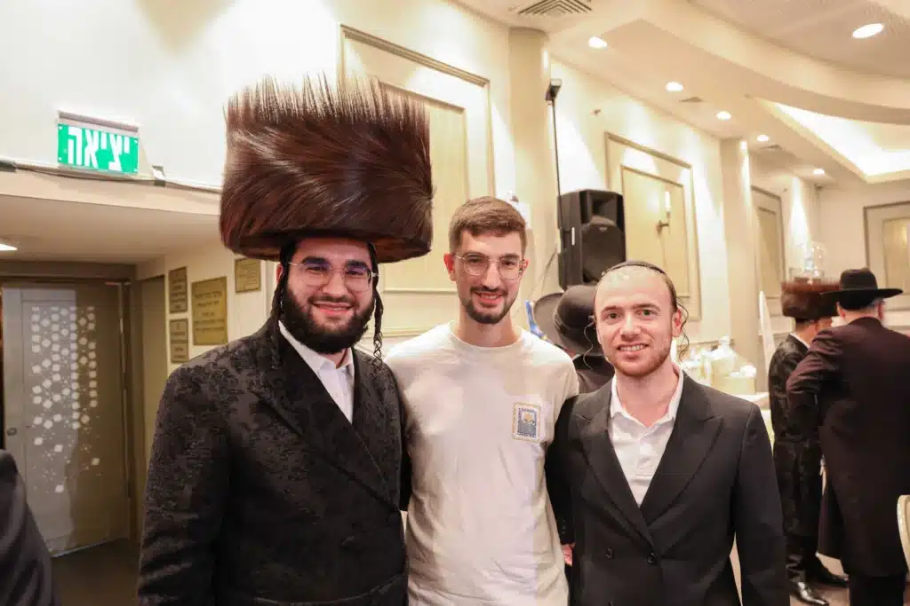 כך חגגה תעשיית המוזיקה החסידית את ה'וואך נאכט' בערב החג כך חגגה תעשיית המוזיקה החסידית את ה'וואך נאכט' בערב החג