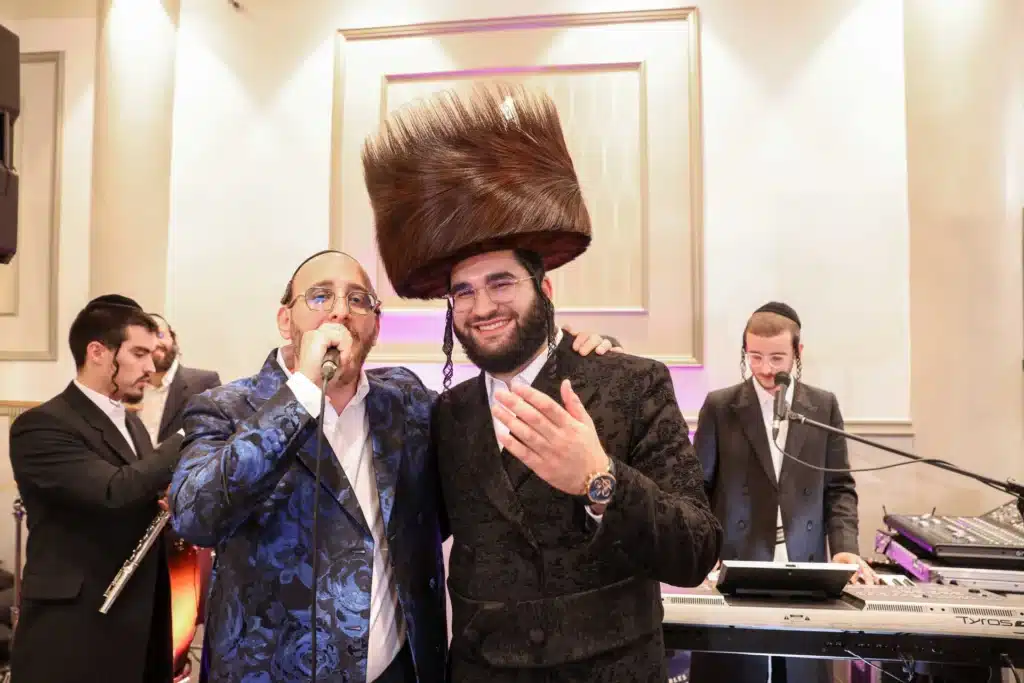 כך חגגה תעשיית המוזיקה החסידית את ה'וואך נאכט' בערב החג כך חגגה תעשיית המוזיקה החסידית את ה'וואך נאכט' בערב החג