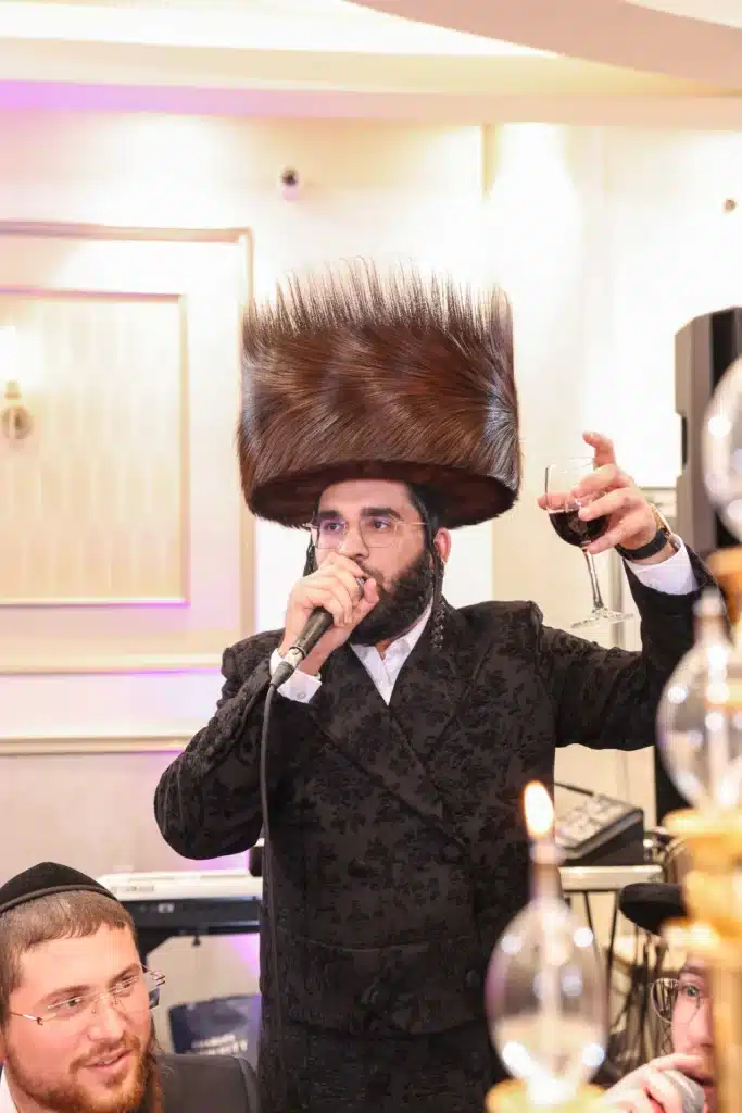 כך חגגה תעשיית המוזיקה החסידית את ה'וואך נאכט' בערב החג כך חגגה תעשיית המוזיקה החסידית את ה'וואך נאכט' בערב החג