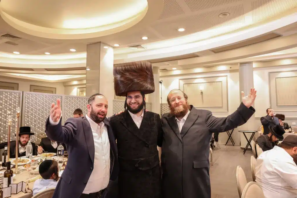 כך חגגה תעשיית המוזיקה החסידית את ה'וואך נאכט' בערב החג כך חגגה תעשיית המוזיקה החסידית את ה'וואך נאכט' בערב החג