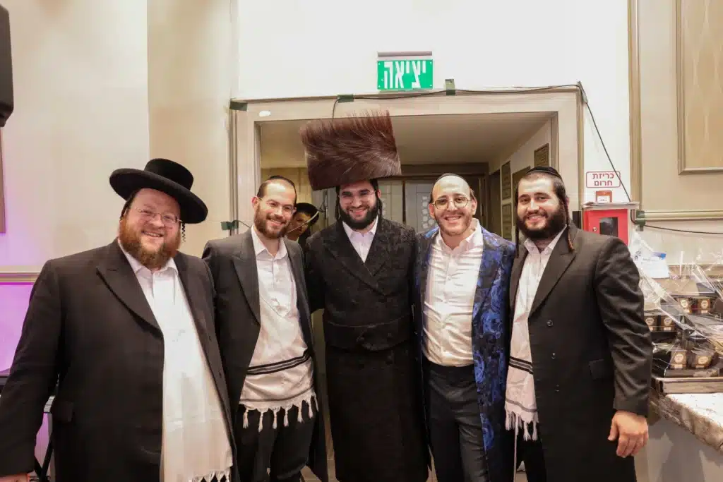כך חגגה תעשיית המוזיקה החסידית את ה'וואך נאכט' בערב החג כך חגגה תעשיית המוזיקה החסידית את ה'וואך נאכט' בערב החג