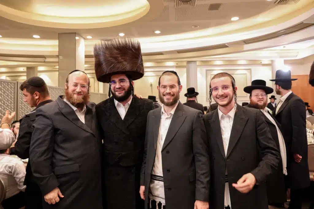 כך חגגה תעשיית המוזיקה החסידית את ה'וואך נאכט' בערב החג כך חגגה תעשיית המוזיקה החסידית את ה'וואך נאכט' בערב החג