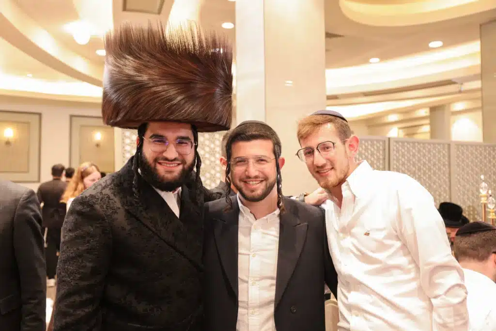 כך חגגה תעשיית המוזיקה החסידית את ה'וואך נאכט' בערב החג כך חגגה תעשיית המוזיקה החסידית את ה'וואך נאכט' בערב החג