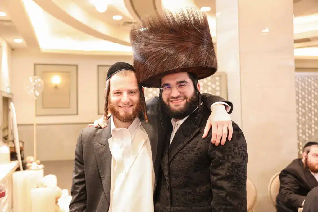 כך חגגה תעשיית המוזיקה החסידית את ה'וואך נאכט' בערב החג כך חגגה תעשיית המוזיקה החסידית את ה'וואך נאכט' בערב החג