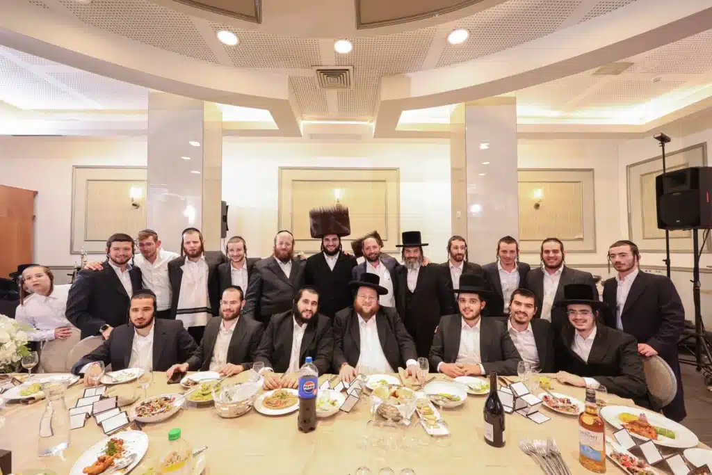 כך חגגה תעשיית המוזיקה החסידית את ה'וואך נאכט' בערב החג כך חגגה תעשיית המוזיקה החסידית את ה'וואך נאכט' בערב החג
