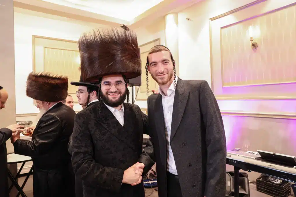כך חגגה תעשיית המוזיקה החסידית את ה'וואך נאכט' בערב החג כך חגגה תעשיית המוזיקה החסידית את ה'וואך נאכט' בערב החג