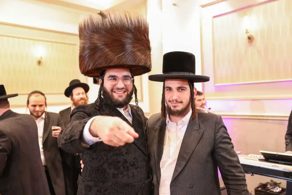 כך חגגה תעשיית המוזיקה החסידית את ה'וואך נאכט' בערב החג כך חגגה תעשיית המוזיקה החסידית את ה'וואך נאכט' בערב החג