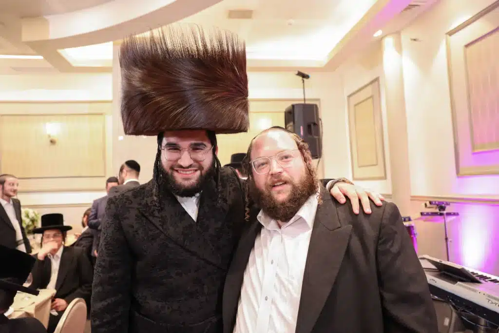 כך חגגה תעשיית המוזיקה החסידית את ה'וואך נאכט' בערב החג כך חגגה תעשיית המוזיקה החסידית את ה'וואך נאכט' בערב החג
