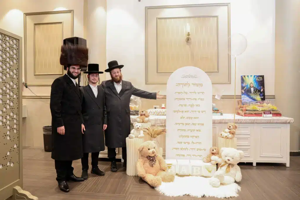 כך חגגה תעשיית המוזיקה החסידית את ה'וואך נאכט' בערב החג כך חגגה תעשיית המוזיקה החסידית את ה'וואך נאכט' בערב החג