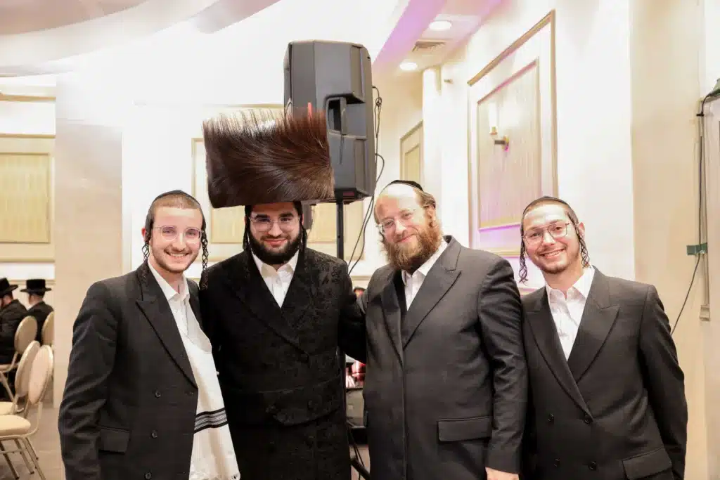 כך חגגה תעשיית המוזיקה החסידית את ה'וואך נאכט' בערב החג כך חגגה תעשיית המוזיקה החסידית את ה'וואך נאכט' בערב החג