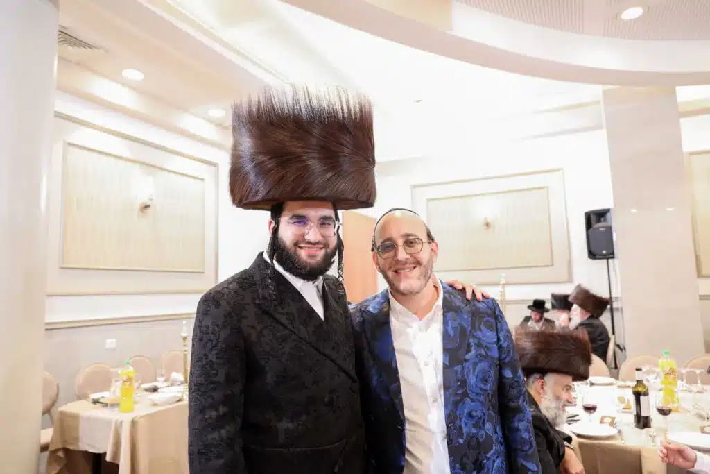 כך חגגה תעשיית המוזיקה החסידית את ה'וואך נאכט' בערב החג כך חגגה תעשיית המוזיקה החסידית את ה'וואך נאכט' בערב החג