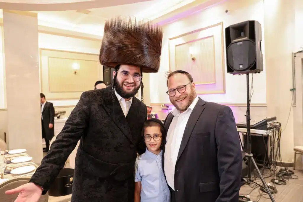 כך חגגה תעשיית המוזיקה החסידית את ה'וואך נאכט' בערב החג כך חגגה תעשיית המוזיקה החסידית את ה'וואך נאכט' בערב החג