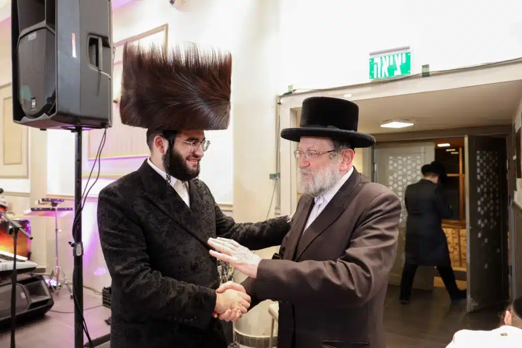 כך חגגה תעשיית המוזיקה החסידית את ה'וואך נאכט' בערב החג כך חגגה תעשיית המוזיקה החסידית את ה'וואך נאכט' בערב החג