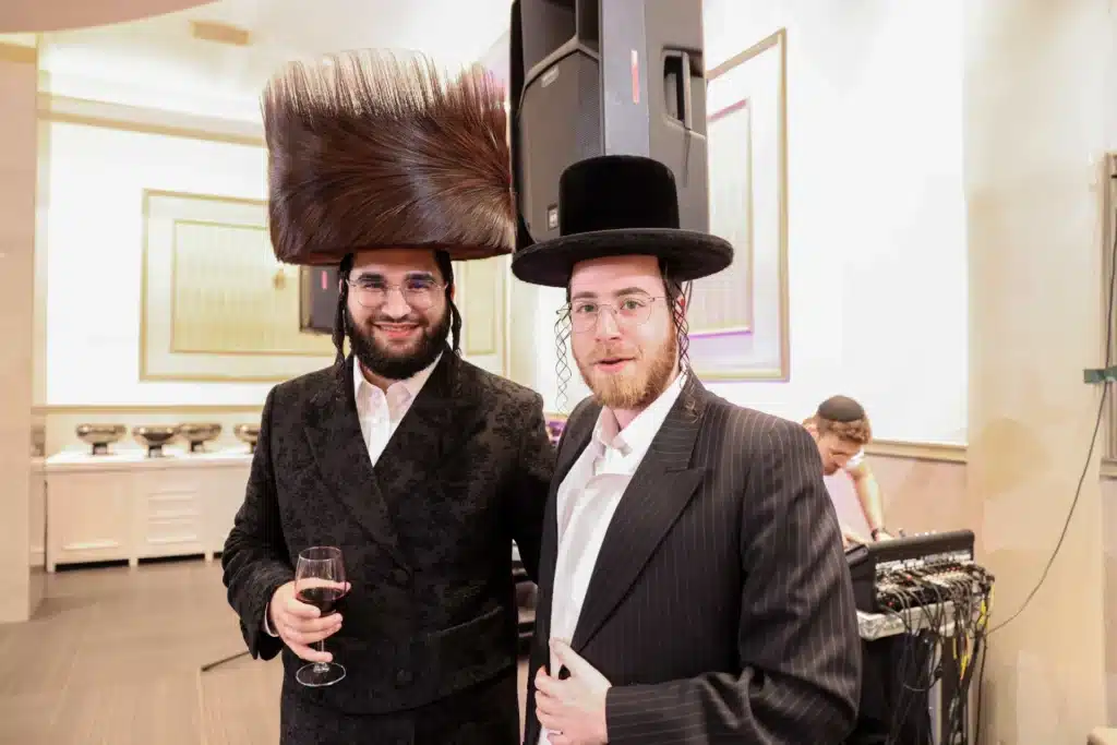 כך חגגה תעשיית המוזיקה החסידית את ה'וואך נאכט' בערב החג כך חגגה תעשיית המוזיקה החסידית את ה'וואך נאכט' בערב החג