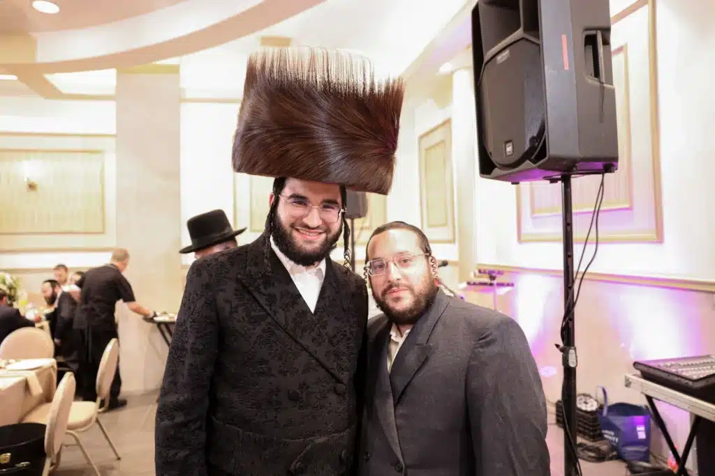 כך חגגה תעשיית המוזיקה החסידית את ה'וואך נאכט' בערב החג כך חגגה תעשיית המוזיקה החסידית את ה'וואך נאכט' בערב החג