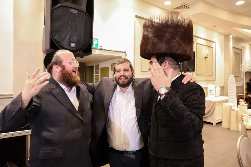 כך חגגה תעשיית המוזיקה החסידית את ה'וואך נאכט' בערב החג כך חגגה תעשיית המוזיקה החסידית את ה'וואך נאכט' בערב החג