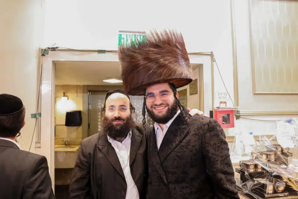 כך חגגה תעשיית המוזיקה החסידית את ה'וואך נאכט' בערב החג כך חגגה תעשיית המוזיקה החסידית את ה'וואך נאכט' בערב החג
