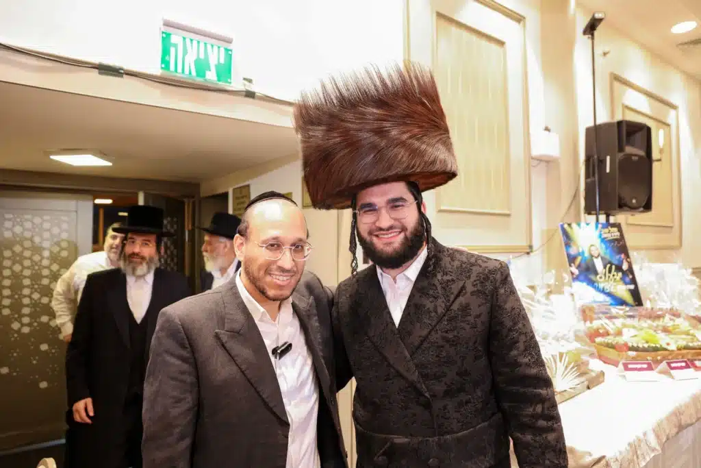 כך חגגה תעשיית המוזיקה החסידית את ה'וואך נאכט' בערב החג כך חגגה תעשיית המוזיקה החסידית את ה'וואך נאכט' בערב החג