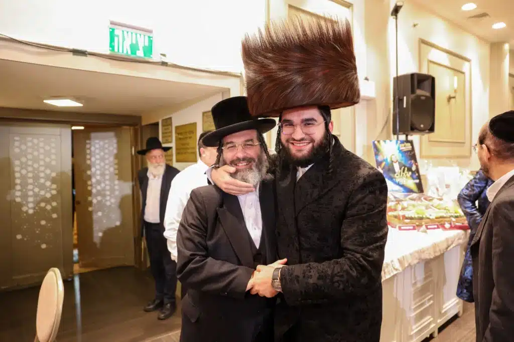 כך חגגה תעשיית המוזיקה החסידית את ה'וואך נאכט' בערב החג כך חגגה תעשיית המוזיקה החסידית את ה'וואך נאכט' בערב החג