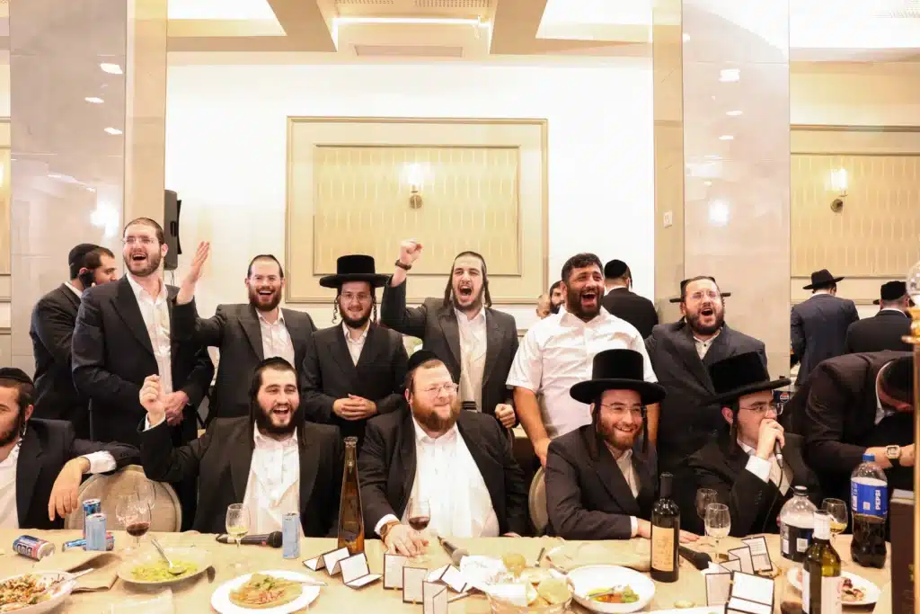 כך חגגה תעשיית המוזיקה החסידית את ה'וואך נאכט' בערב החג כך חגגה תעשיית המוזיקה החסידית את ה'וואך נאכט' בערב החג