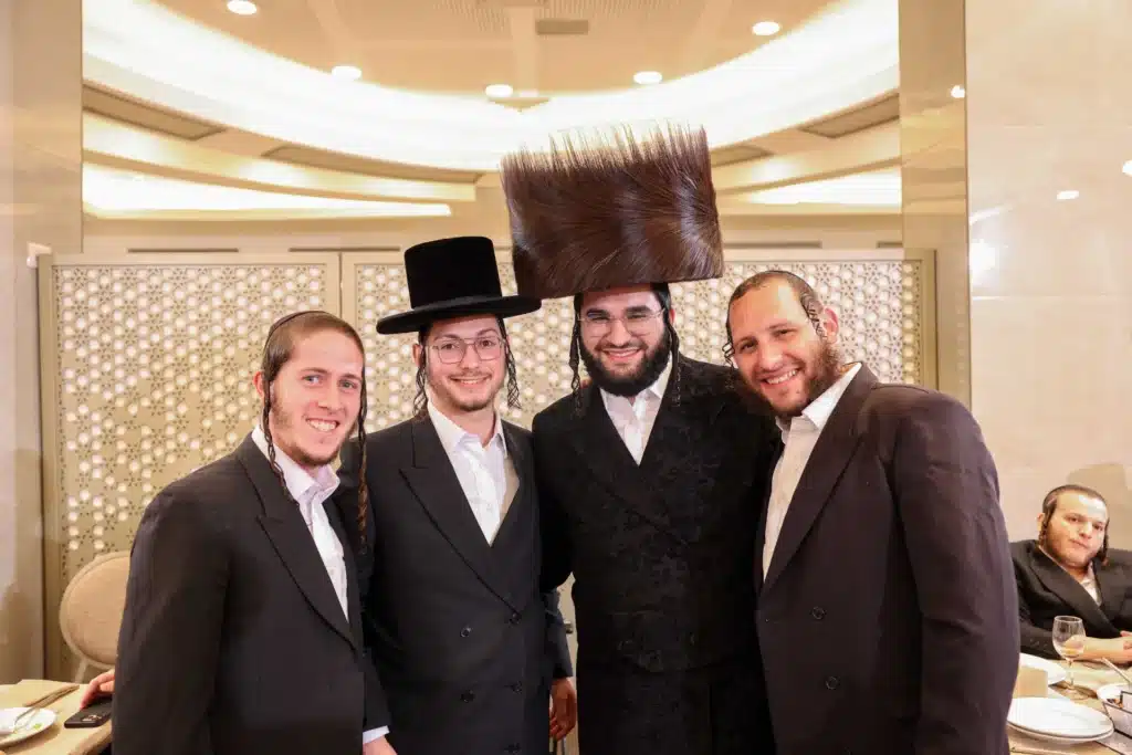 כך חגגה תעשיית המוזיקה החסידית את ה'וואך נאכט' בערב החג כך חגגה תעשיית המוזיקה החסידית את ה'וואך נאכט' בערב החג