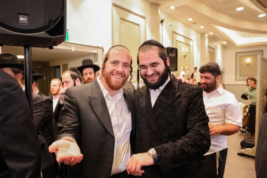 כך חגגה תעשיית המוזיקה החסידית את ה'וואך נאכט' בערב החג כך חגגה תעשיית המוזיקה החסידית את ה'וואך נאכט' בערב החג