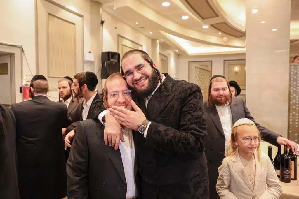 כך חגגה תעשיית המוזיקה החסידית את ה'וואך נאכט' בערב החג כך חגגה תעשיית המוזיקה החסידית את ה'וואך נאכט' בערב החג