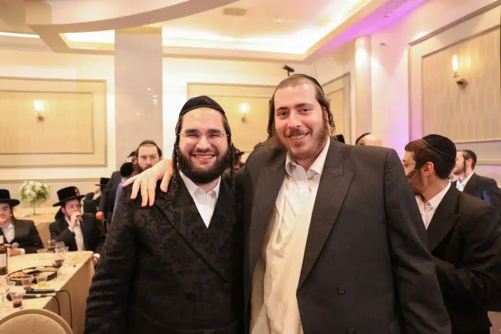 כך חגגה תעשיית המוזיקה החסידית את ה'וואך נאכט' בערב החג כך חגגה תעשיית המוזיקה החסידית את ה'וואך נאכט' בערב החג