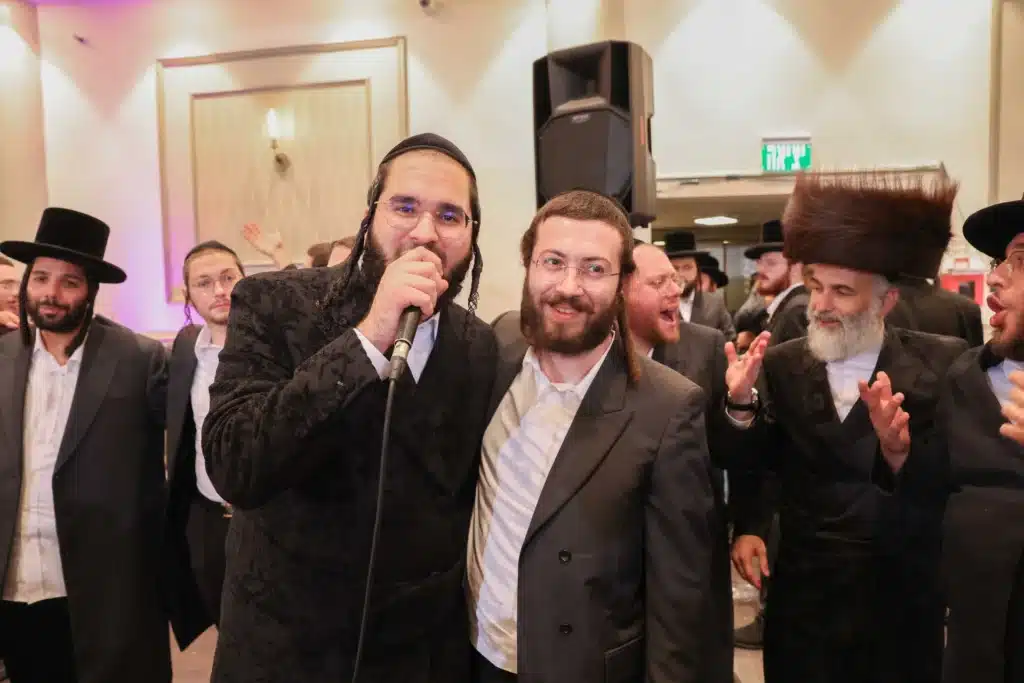 כך חגגה תעשיית המוזיקה החסידית את ה'וואך נאכט' בערב החג כך חגגה תעשיית המוזיקה החסידית את ה'וואך נאכט' בערב החג