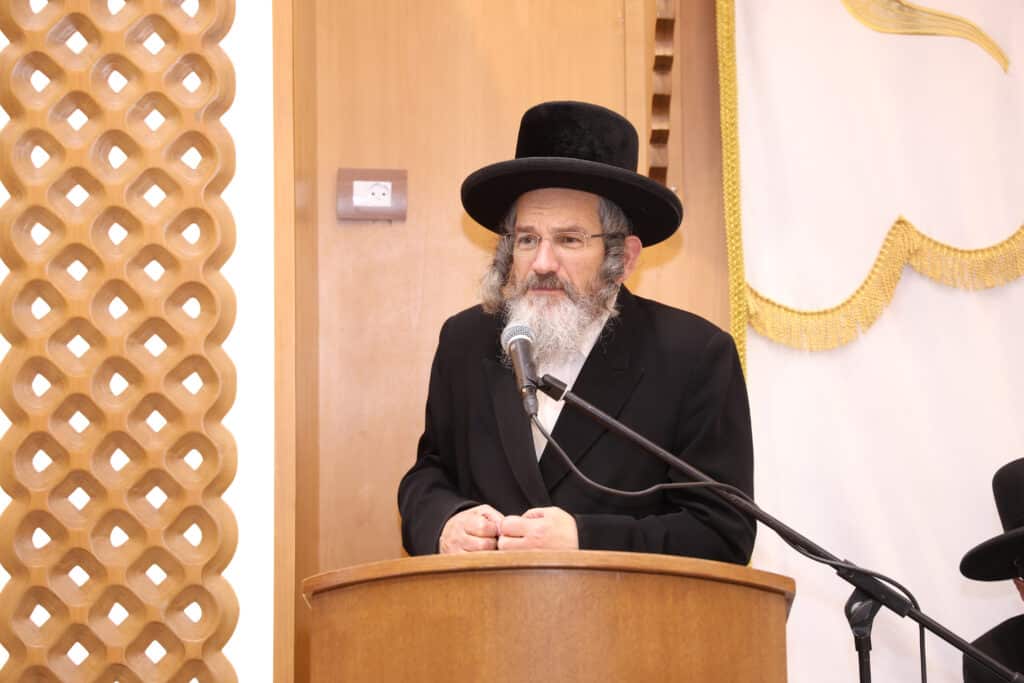 גלריה: הגר"מ צדקה הטריח את עצמו לכינוס האברכים בביתר גלריה: הגר"מ צדקה הטריח את עצמו לכינוס האברכים בביתר