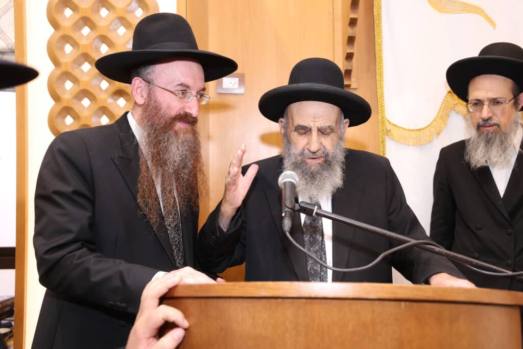 גלריה: הגר"מ צדקה הטריח את עצמו לכינוס האברכים בביתר גלריה: הגר"מ צדקה הטריח את עצמו לכינוס האברכים בביתר