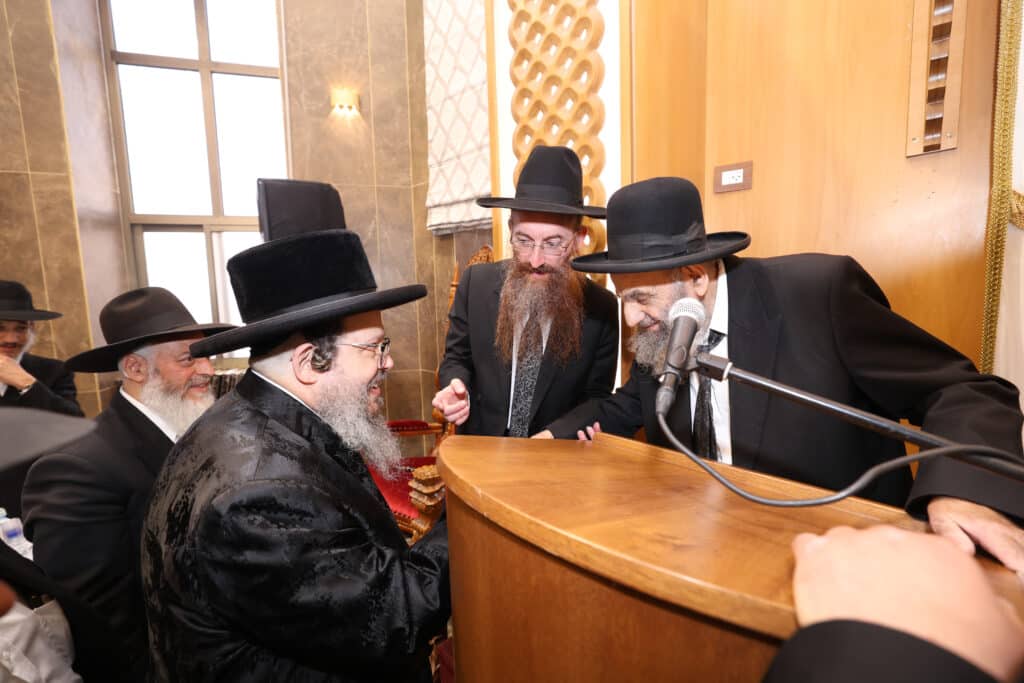 גלריה: הגר"מ צדקה הטריח את עצמו לכינוס האברכים בביתר גלריה: הגר"מ צדקה הטריח את עצמו לכינוס האברכים בביתר