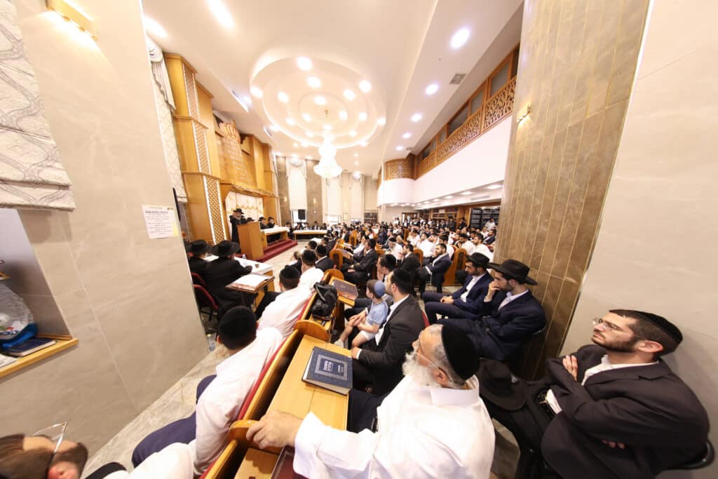 גלריה: הגר"מ צדקה הטריח את עצמו לכינוס האברכים בביתר גלריה: הגר"מ צדקה הטריח את עצמו לכינוס האברכים בביתר