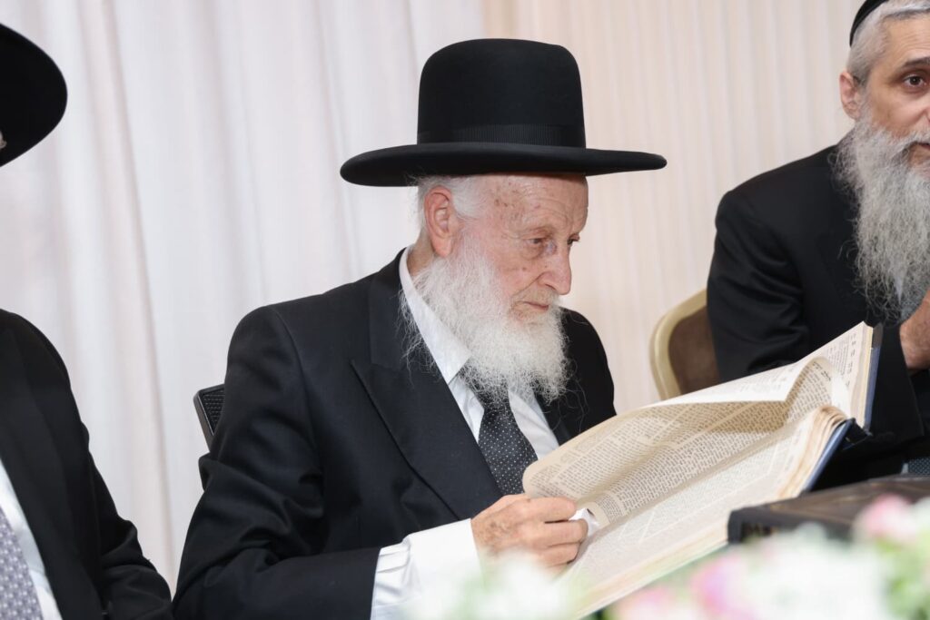 מעל מאה בחורים: גלריה ממעמד הסיומים בקהילת מסילת ישרים מעל מאה בחורים: גלריה ממעמד הסיומים בקהילת מסילת ישרים