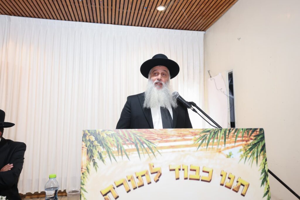 מעל מאה בחורים: גלריה ממעמד הסיומים בקהילת מסילת ישרים מעל מאה בחורים: גלריה ממעמד הסיומים בקהילת מסילת ישרים