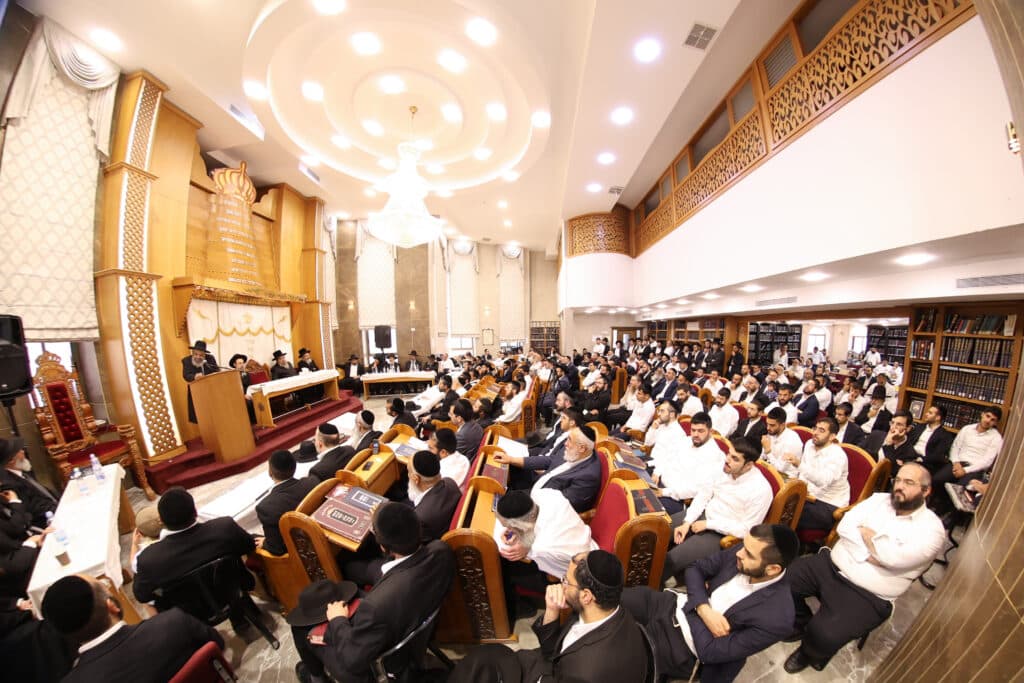 גלריה: הגר"מ צדקה הטריח את עצמו לכינוס האברכים בביתר גלריה: הגר"מ צדקה הטריח את עצמו לכינוס האברכים בביתר