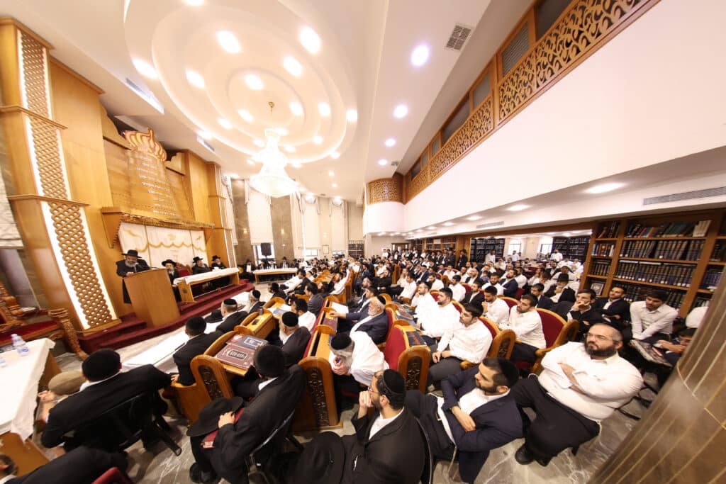 גלריה: הגר"מ צדקה הטריח את עצמו לכינוס האברכים בביתר גלריה: הגר"מ צדקה הטריח את עצמו לכינוס האברכים בביתר
