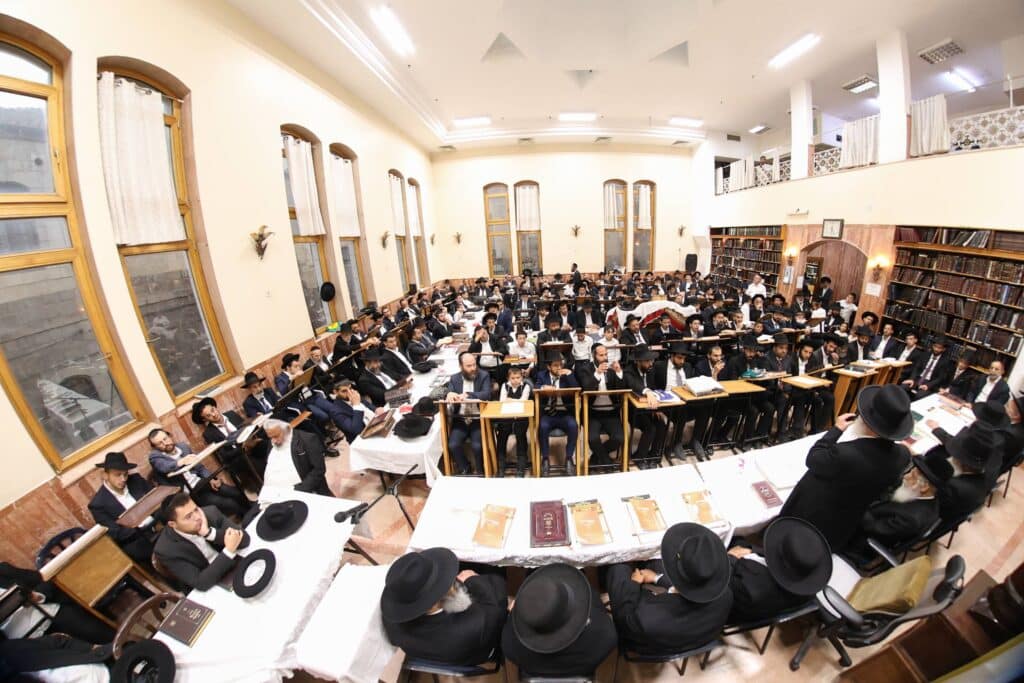 עם חלוקת מלגות: מעמד הקבלת פני רבו האדיר של ארגון "מסורת" עם חלוקת מלגות: מעמד הקבלת פני רבו האדיר של ארגון "מסורת"