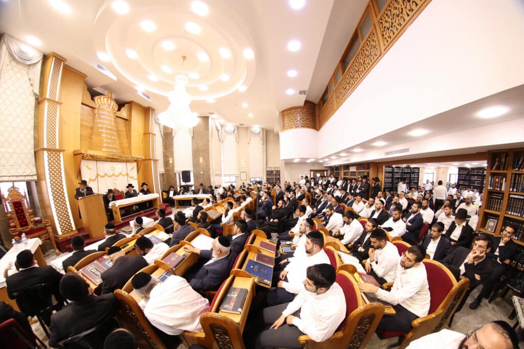 גלריה: הגר"מ צדקה הטריח את עצמו לכינוס האברכים בביתר גלריה: הגר"מ צדקה הטריח את עצמו לכינוס האברכים בביתר