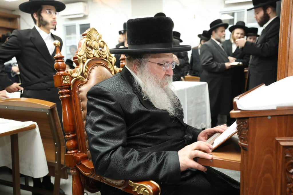 התרגשות בנדבורנה: האדמו"ר קבע מזוזה וחנך את ביהמ"ד בירושלים התרגשות בנדבורנה: האדמו"ר קבע מזוזה וחנך את ביהמ"ד בירושלים