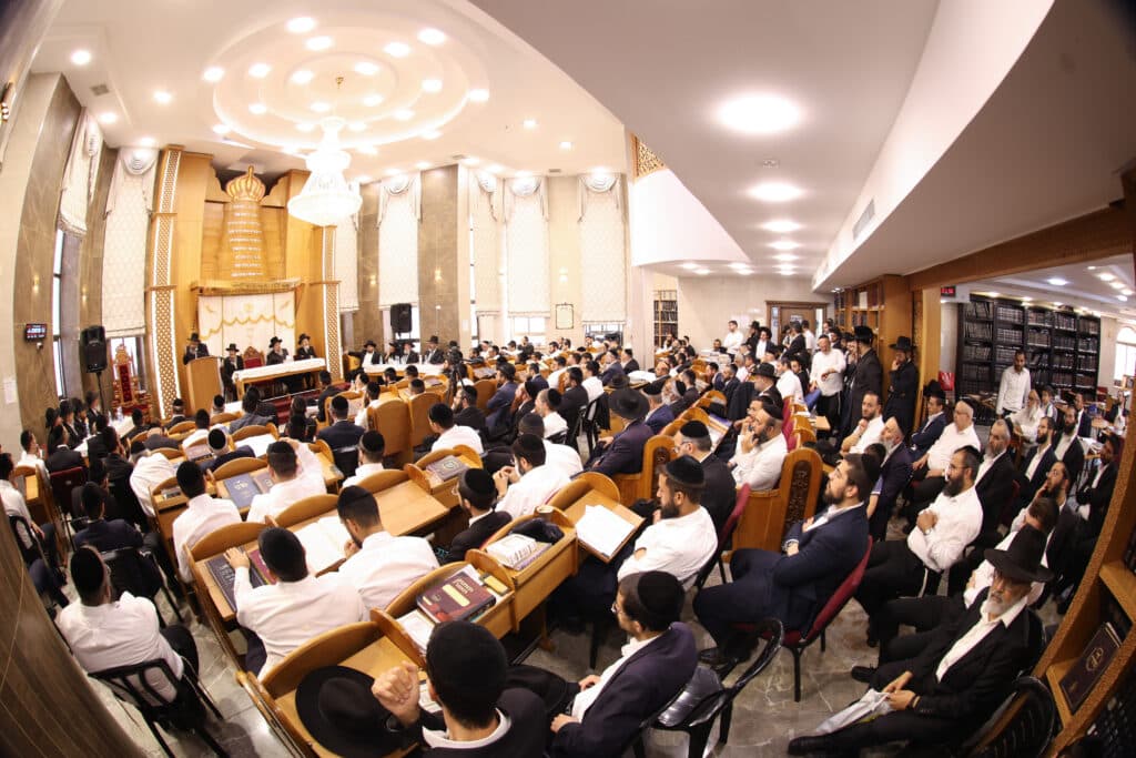 גלריה: הגר"מ צדקה הטריח את עצמו לכינוס האברכים בביתר גלריה: הגר"מ צדקה הטריח את עצמו לכינוס האברכים בביתר